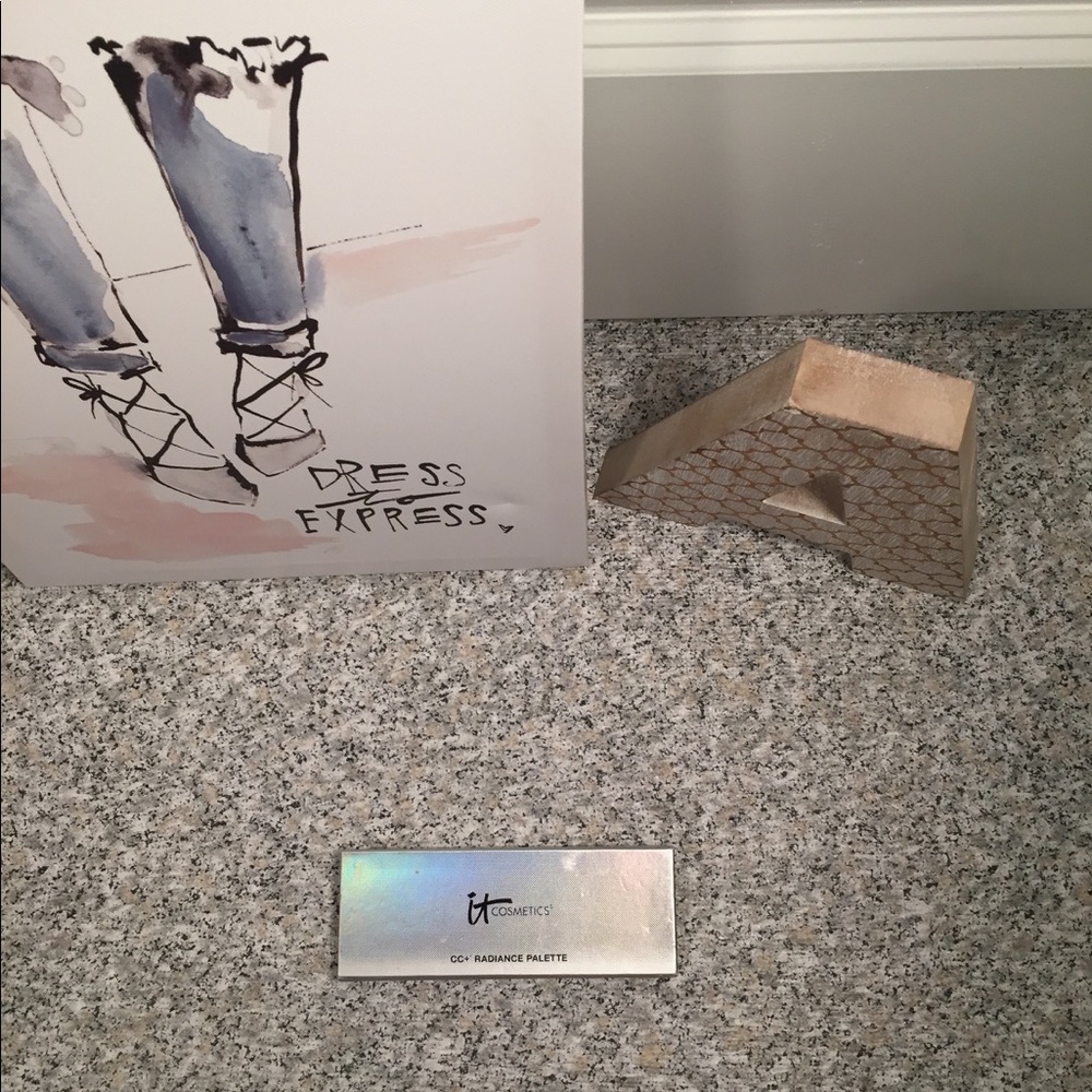 It Cosmetics bronzer, blush, highlight set!