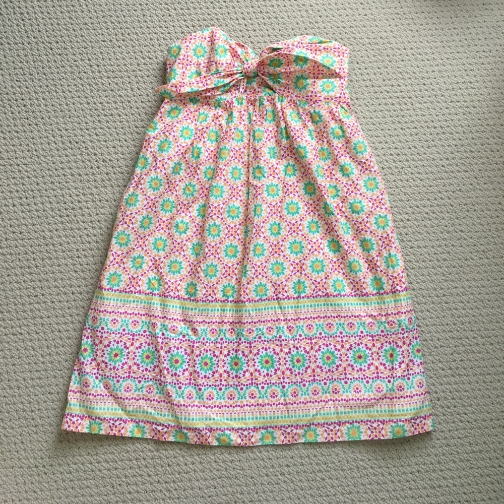 Adorable strapless summer dress