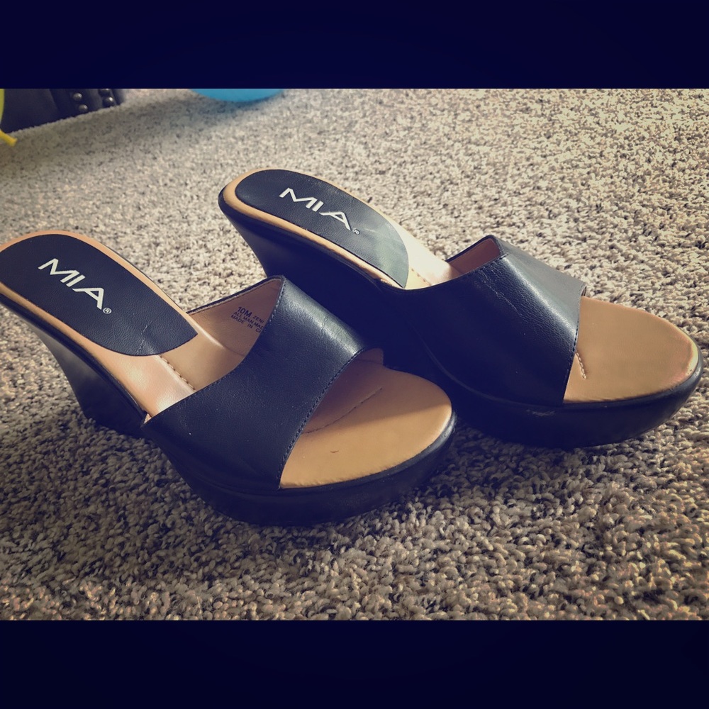 NWOT black wedge
