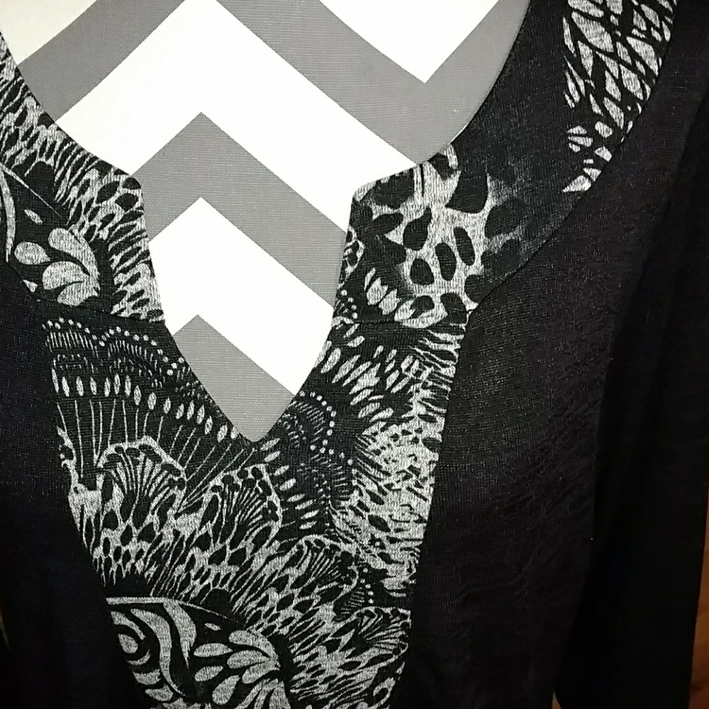 Covington woman designer top - Picture 2 of 5