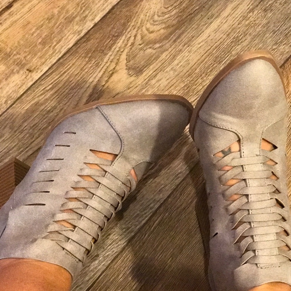 Grey Distressed - Picture 2 of 2