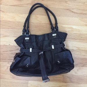 B Makowsky black leather purse