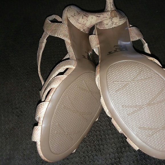 Low heel. 🌻A little pink and earth tones. SALE - Picture 3 of 4