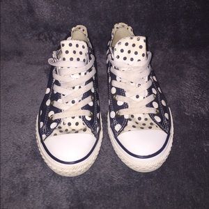 Like new polka dot converse