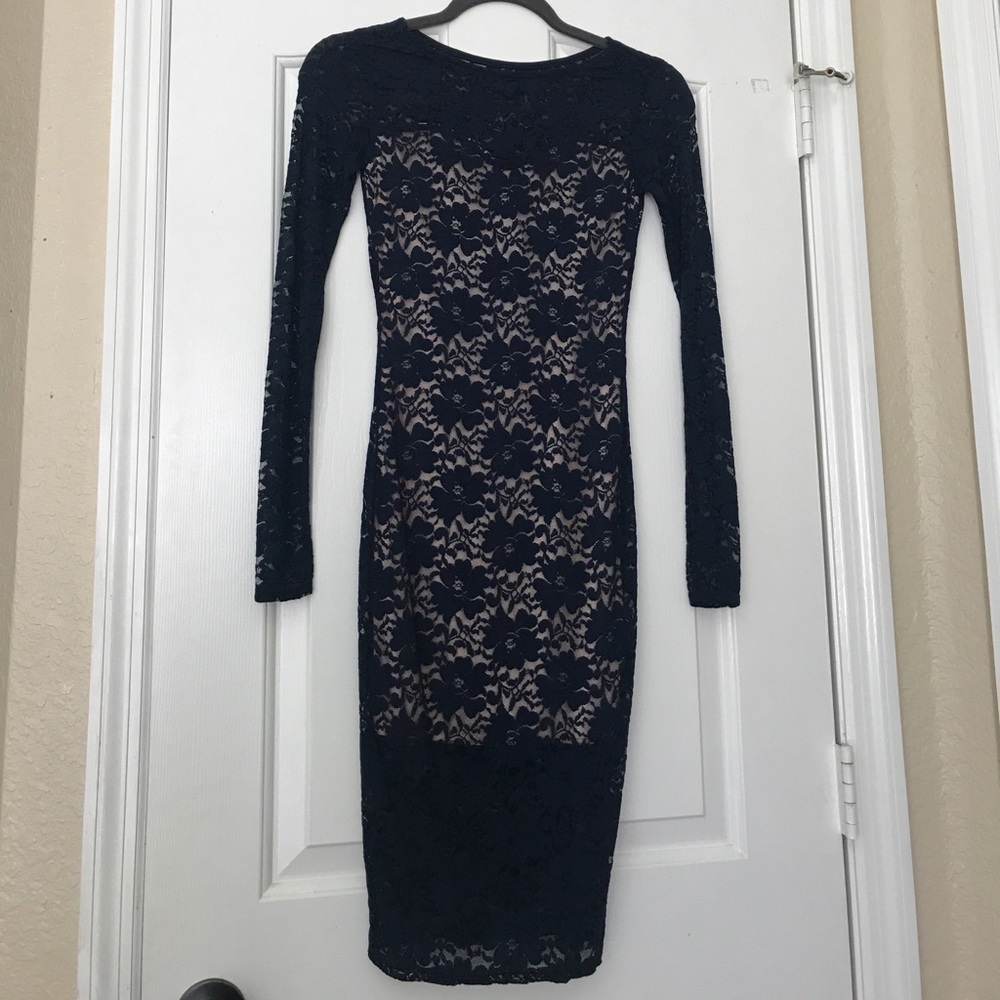 ASOS LACE DRESS SIZE TAG IS 4 but fits like a 0