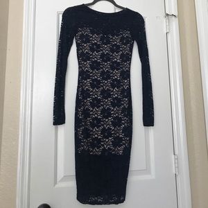 ASOS LACE DRESS SIZE TAG IS 4 but fits like a 0