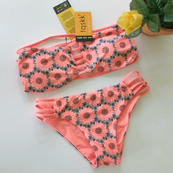 Last 1🌸REVERSIBLE daisy bikini set - Picture 3 of 4