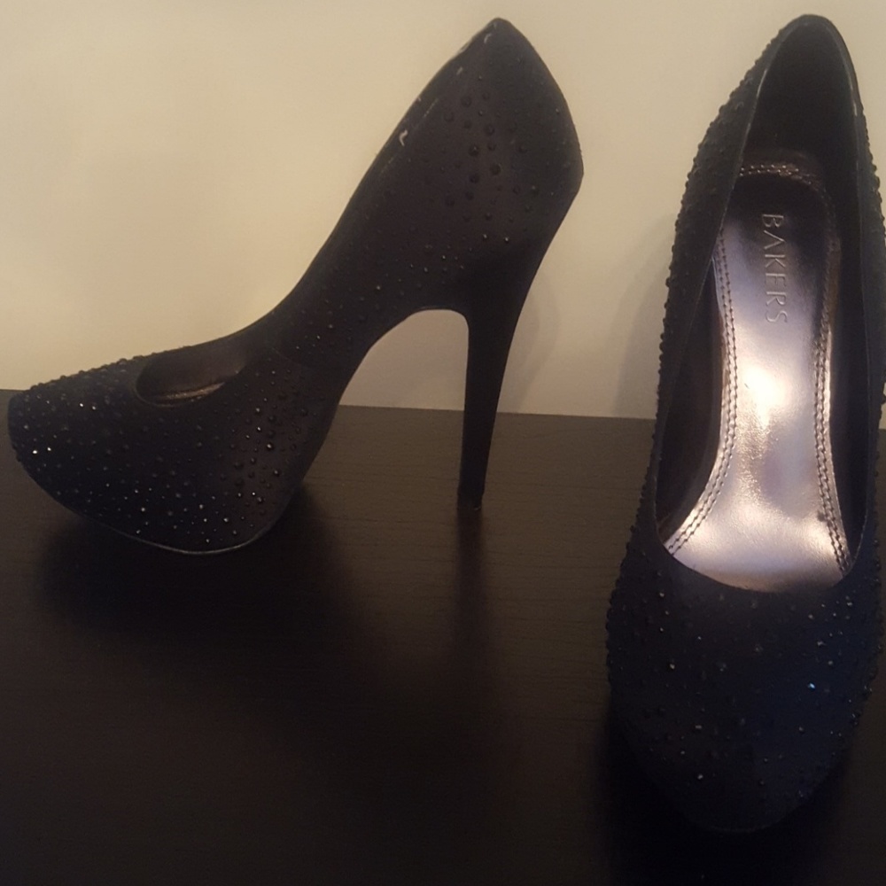 Bejeweled pump