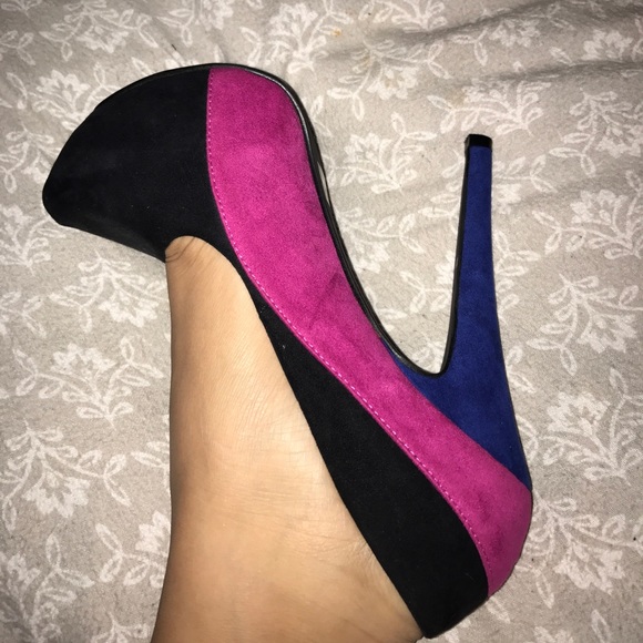 Tri suade color Pumps - Picture 2 of 2