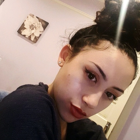 Meet your Posher, Lauren - Picture 1 of 1