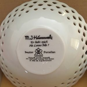 MJ Hummel "He Loves Me" Plate