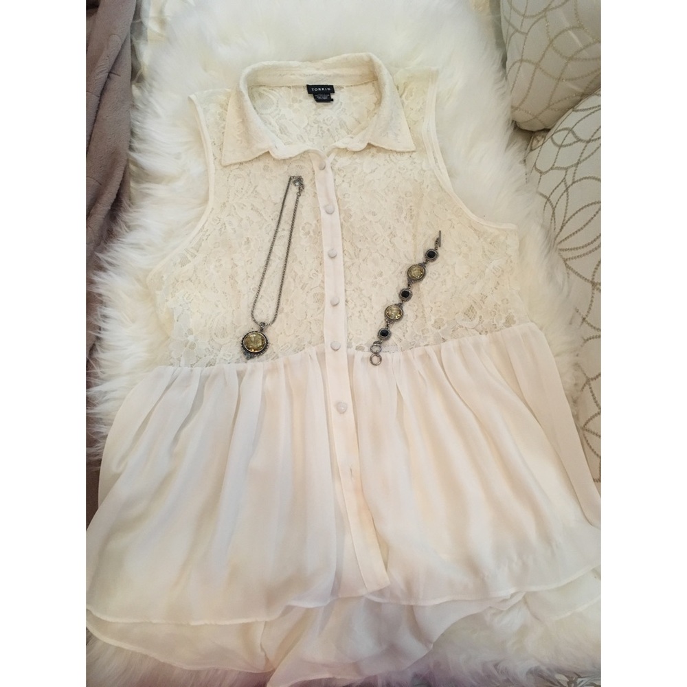 Torrid Lace Ivory Top Size 0