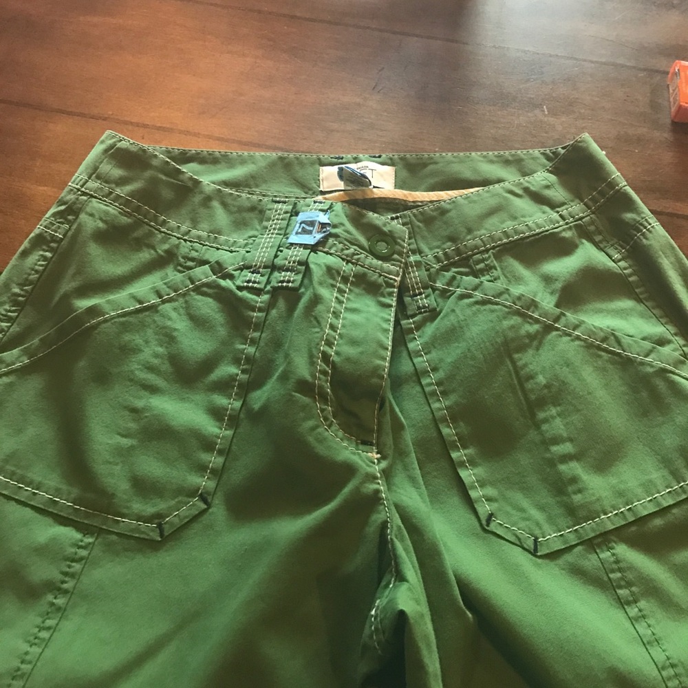 Kelly green cargo capris