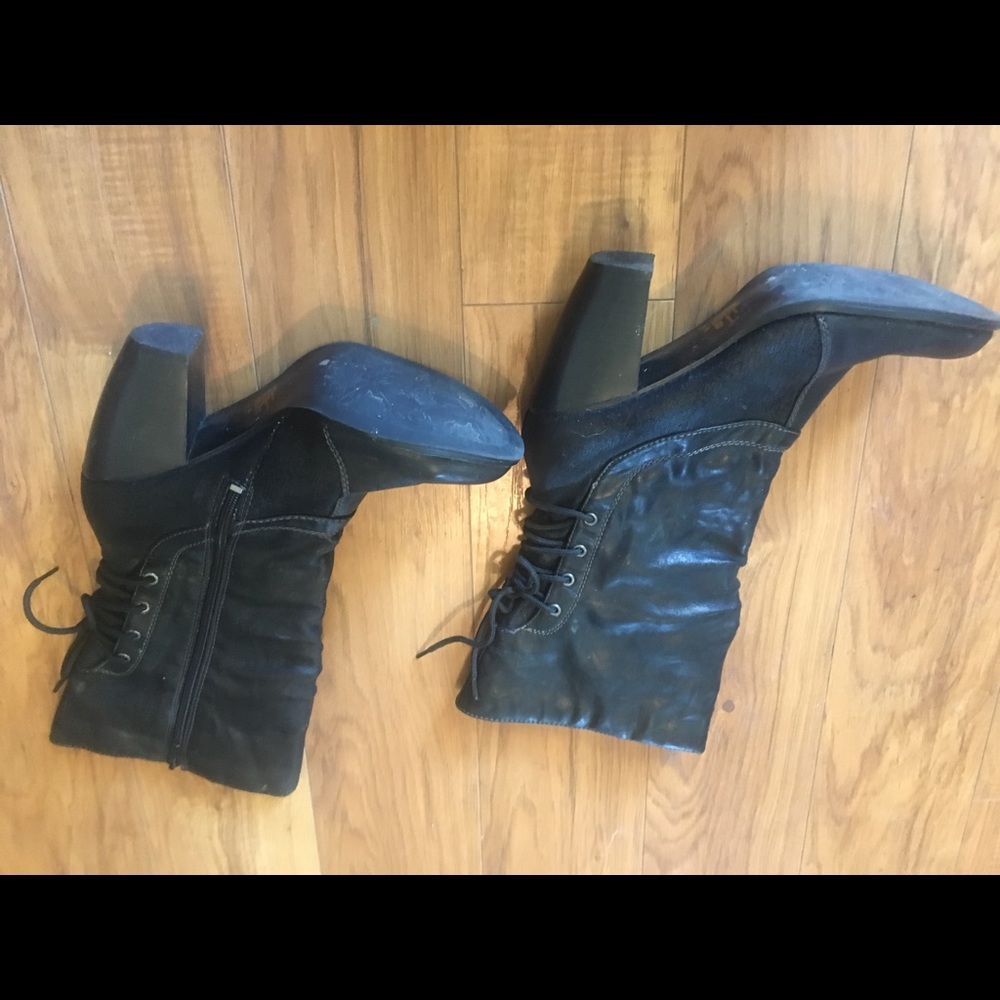 Black boots - Picture 3 of 5