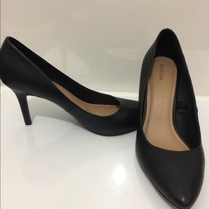 Perfect everyday black heels!