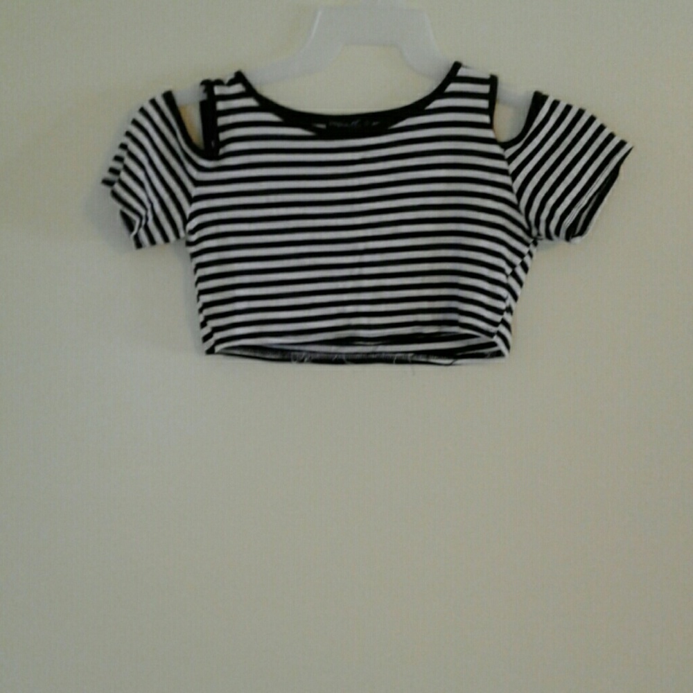 Crop top cold shoulder