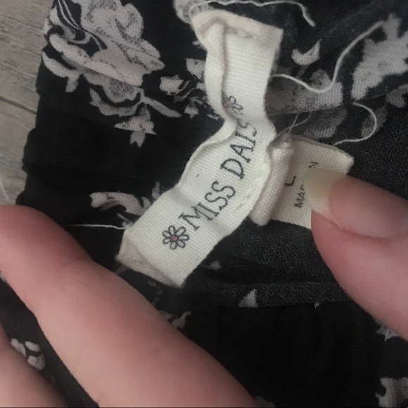 Black and beige floral miniskirt - Picture 4 of 4