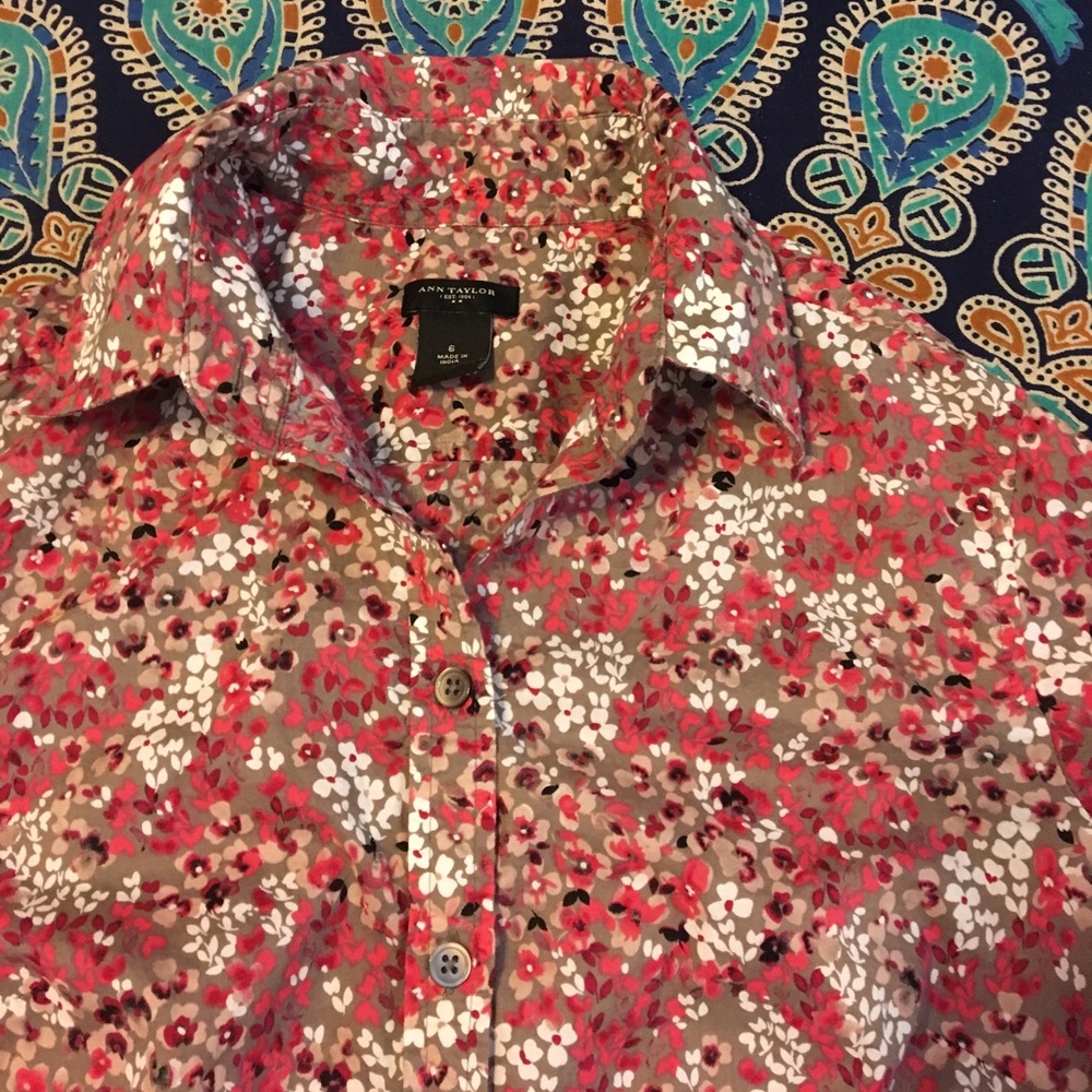Size 6 Ann Taylor floral blouse