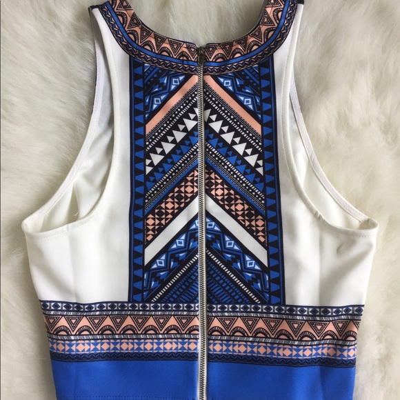 Geometric Crop Top - Picture 2 of 3