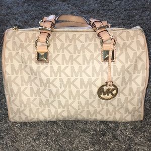 Michael Kors Satchel Handbag 😊