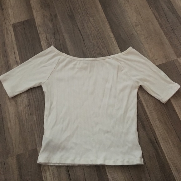 White off the shoulder dropped top - Picture 2 of 4