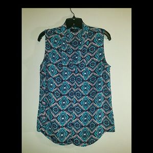 The Limited Sleeveless pattern logan size medium