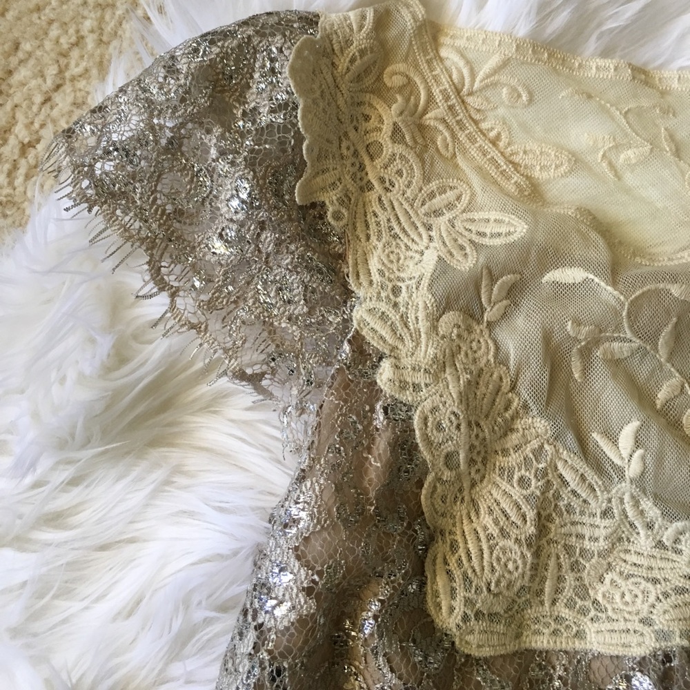ANTHROPOLOGIE HD in Paris Silver Lace Top - Picture 3 of 8