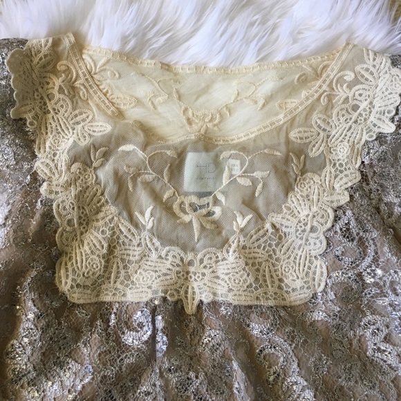 ANTHROPOLOGIE HD in Paris Silver Lace Top - Picture 2 of 8
