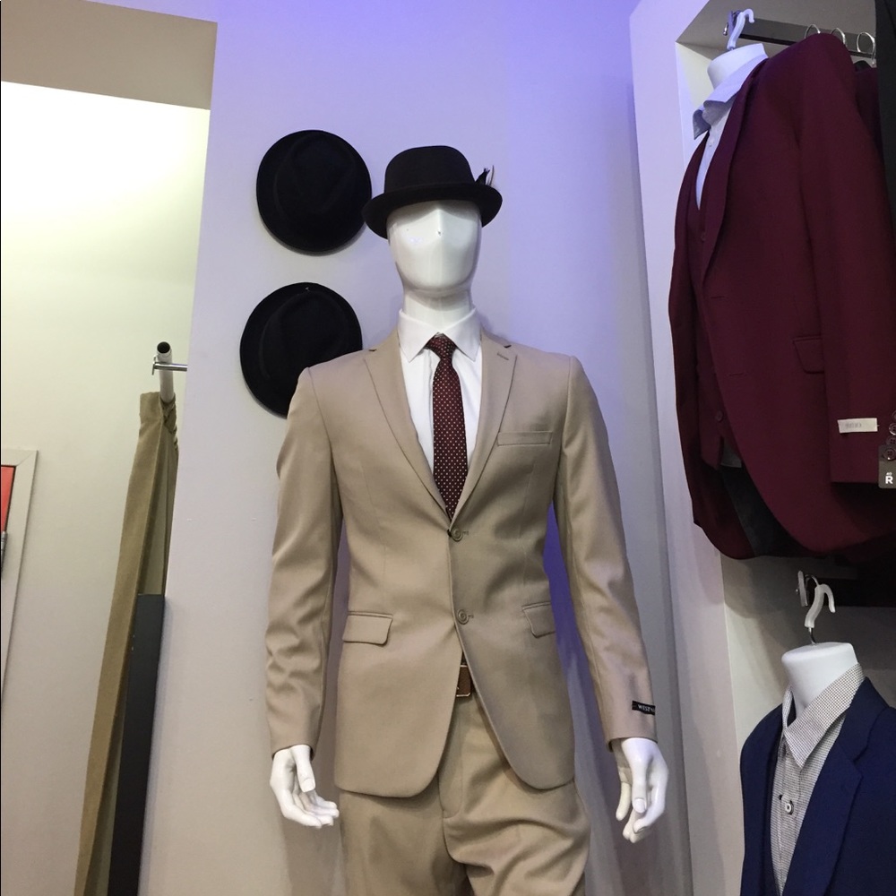 Suit - Picture 2 of 4