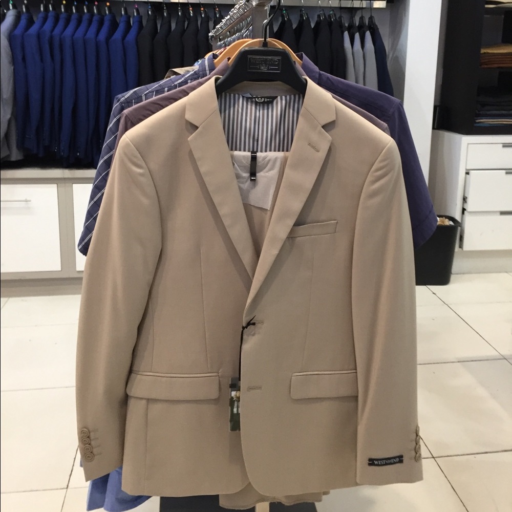 Suit - Picture 3 of 4