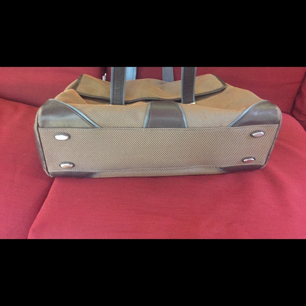 Handbag - Picture 2 of 5