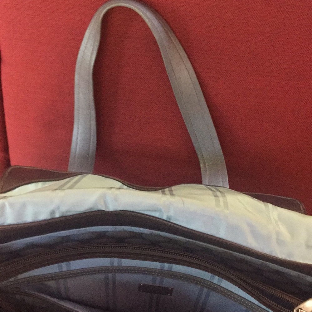 Handbag - Picture 3 of 5