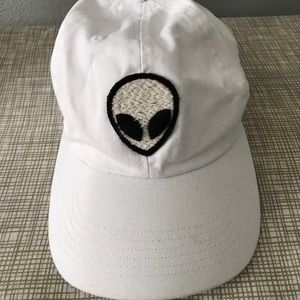 BRANDY MELVILLE alien Dad hat👽