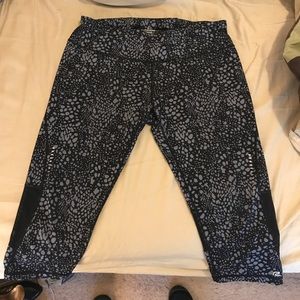Spotted Compression Capris XL