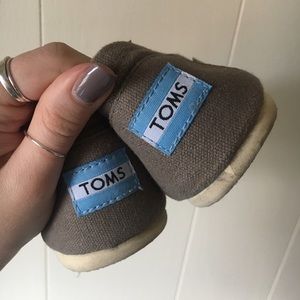 Grey Ash Toms