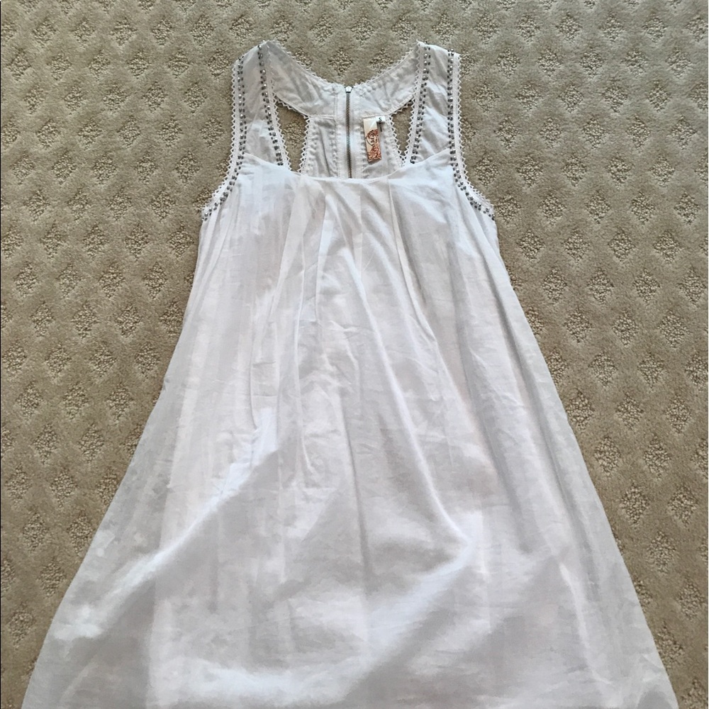 White lined cotton dress