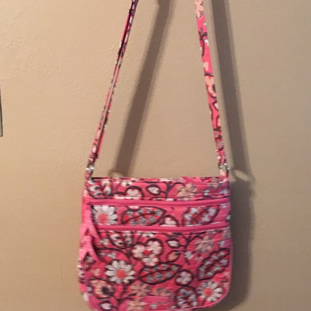 BNWOT NEVER USED VERA BRADLEY TRIPLE ZIP HIPSTER