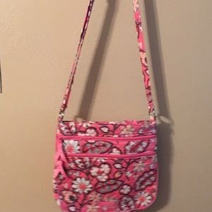 BNWOT NEVER USED VERA BRADLEY TRIPLE ZIP HIPSTER