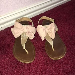 Sandals wth bow