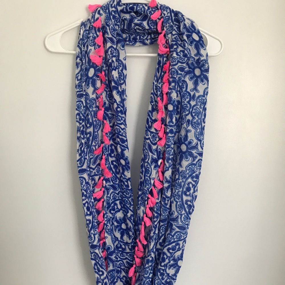 Lilly Pulitzer Scarf, worn once! Like new!