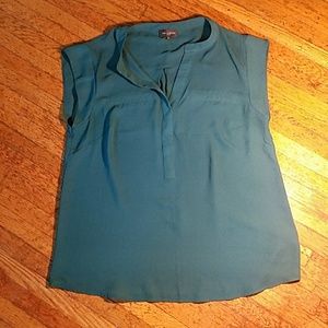 The Limited sleeveless logan blouse size medium