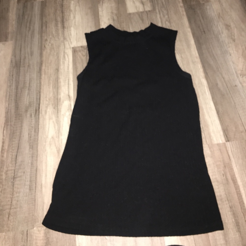 Black sleeveless mockneck