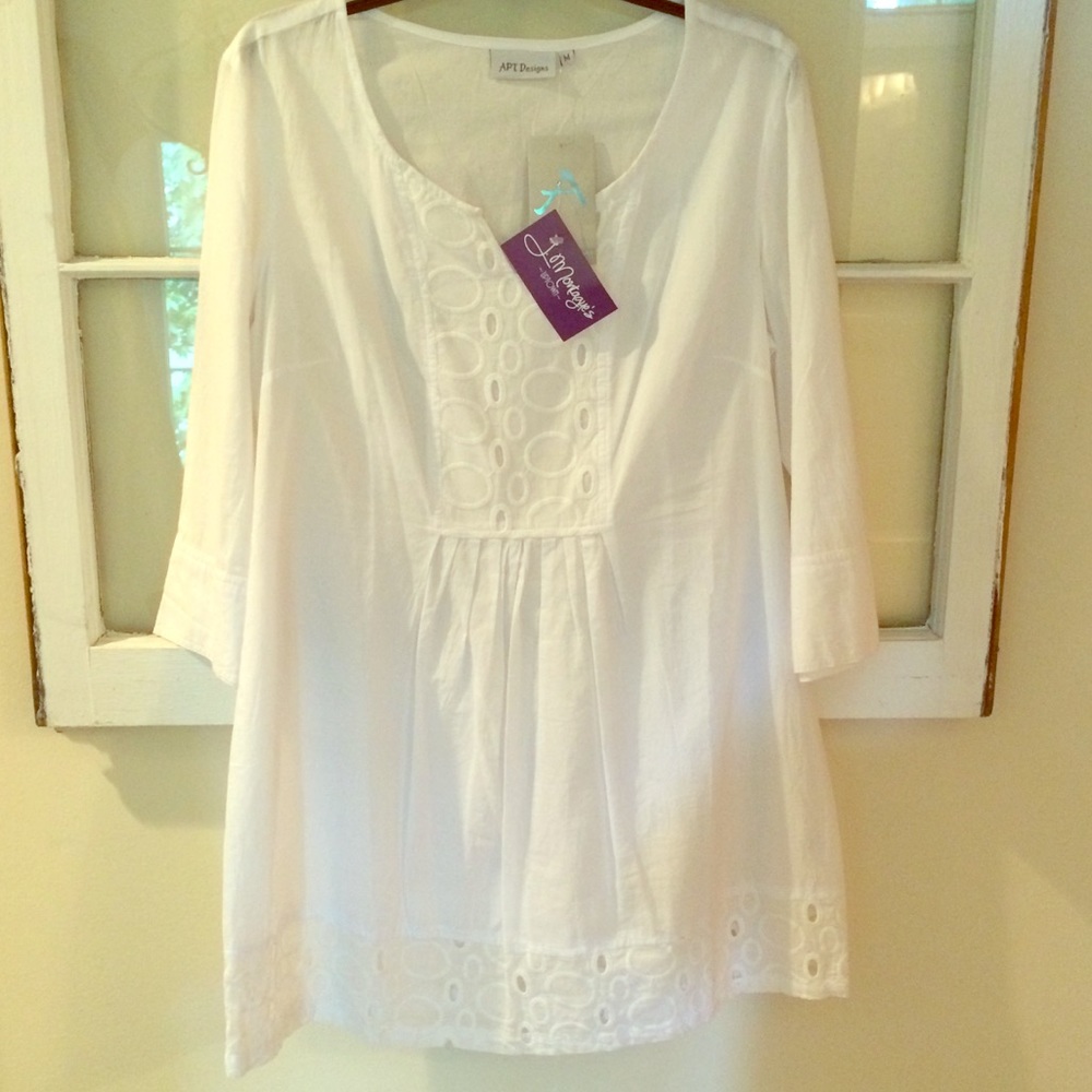 White boutique dress. NWT. Quarter length sleeve.