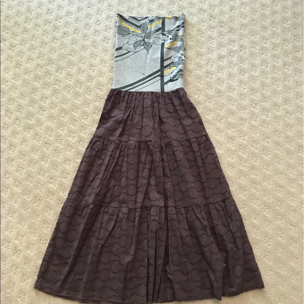 Strapless cotton dress.