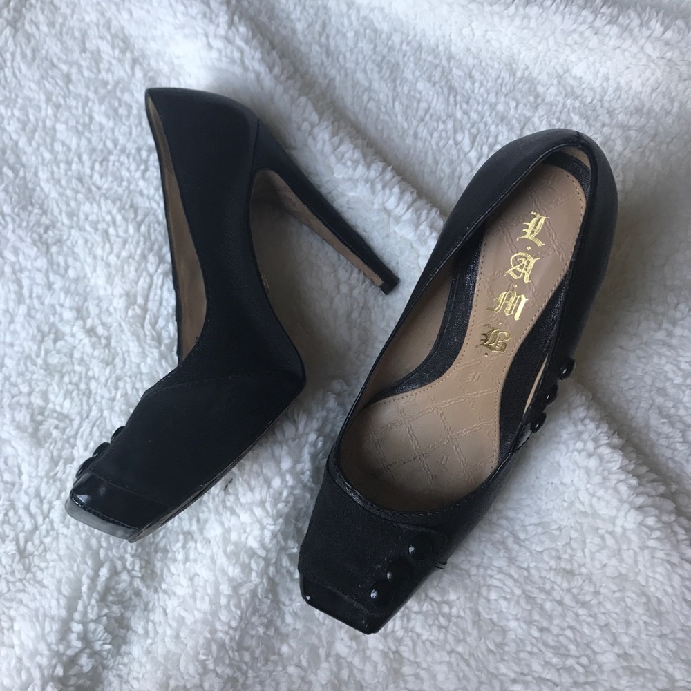 BLACK LEATHER L.A.M.B. PUMPS