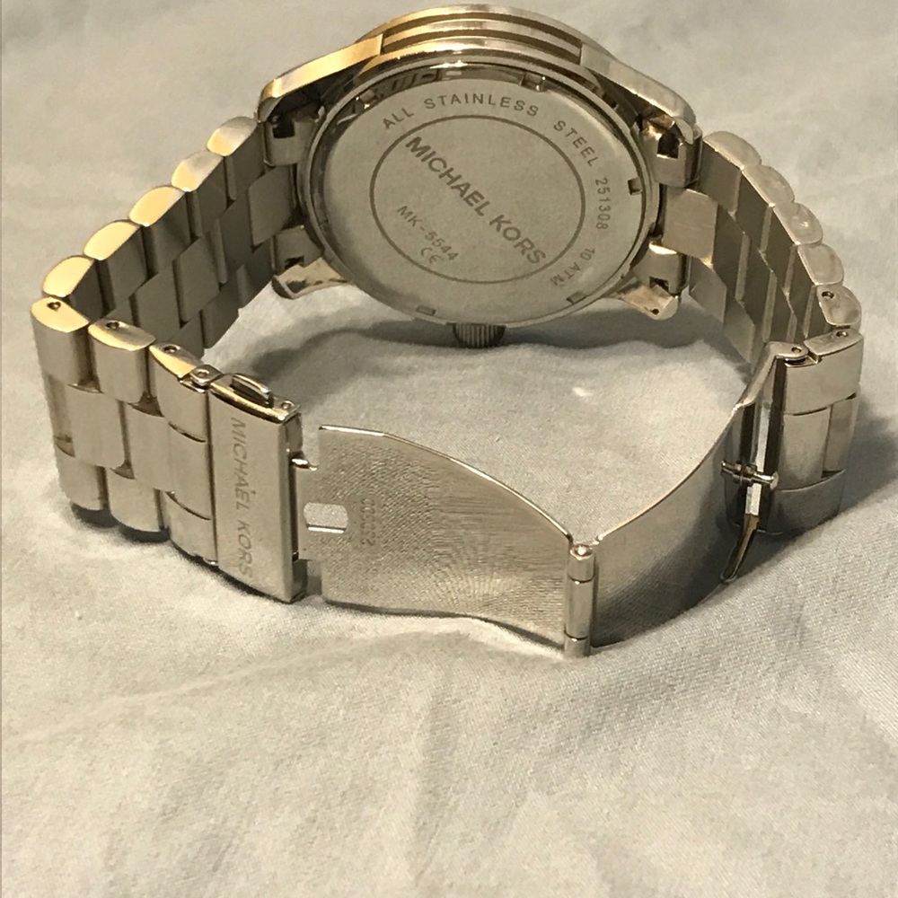 Watch - Picture 2 of 4