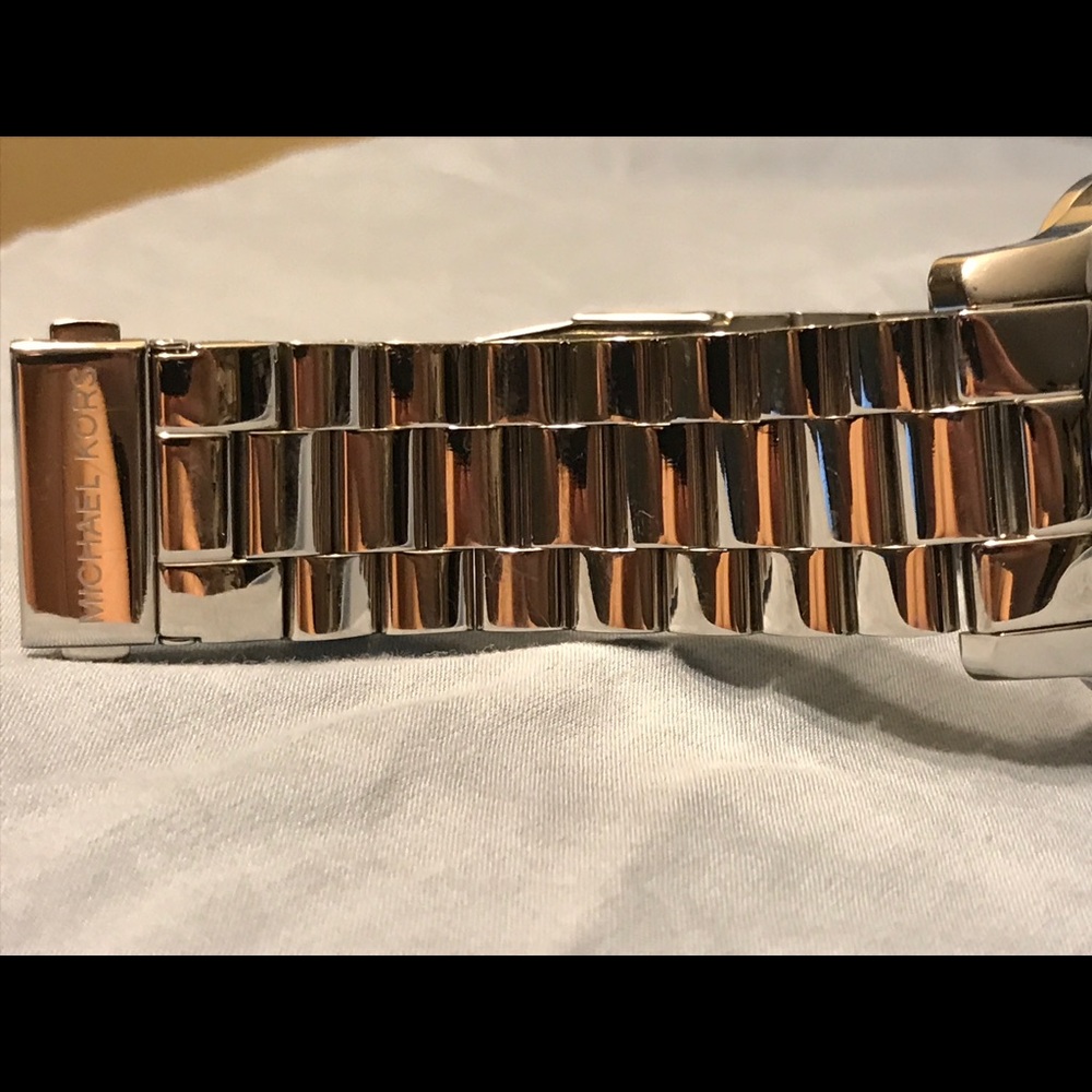 Watch - Picture 3 of 4