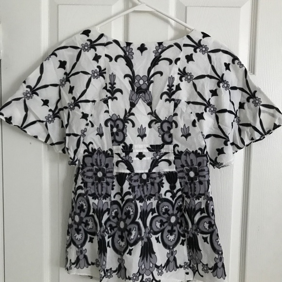 *SOLD* 
Juicy Couture Patterned Blouse Size 4 - Picture 2 of 4
