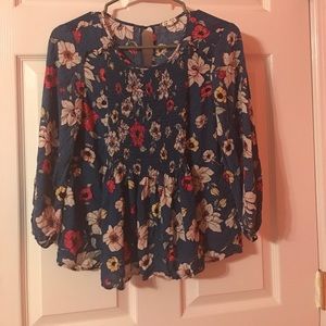 Eyeshadow size Medium flowy crop top