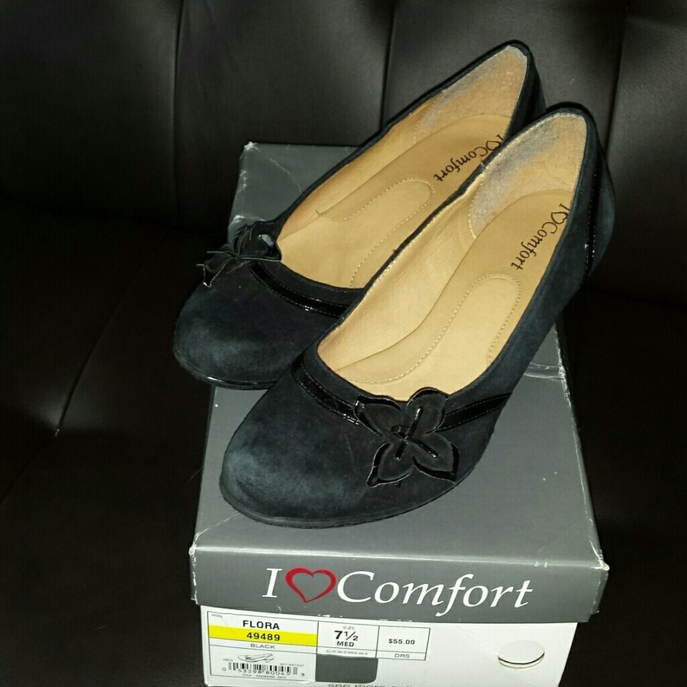 Black dress shoes